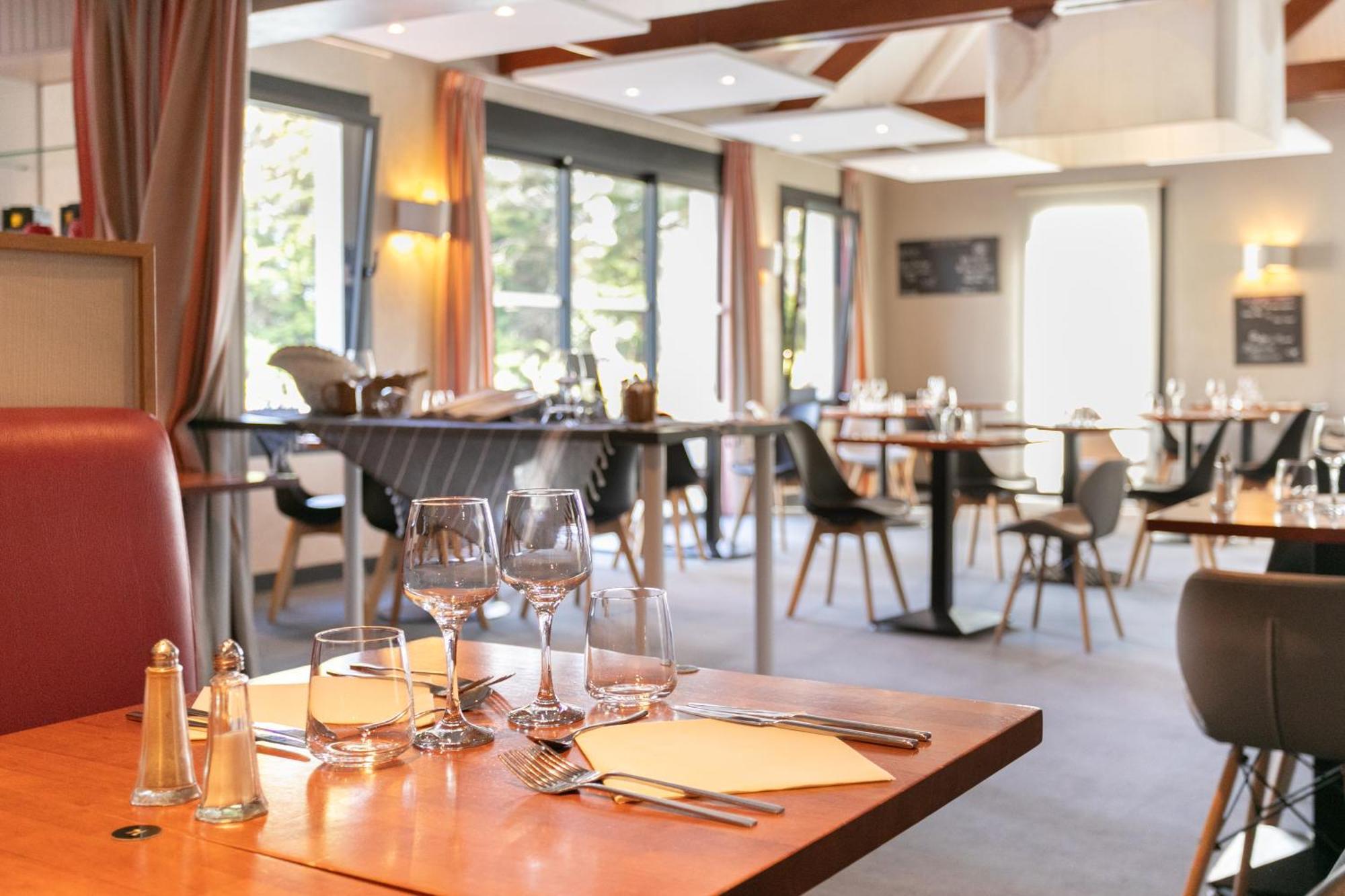 Logis, Hotel Au Chene Vert Plérin Екстериор снимка