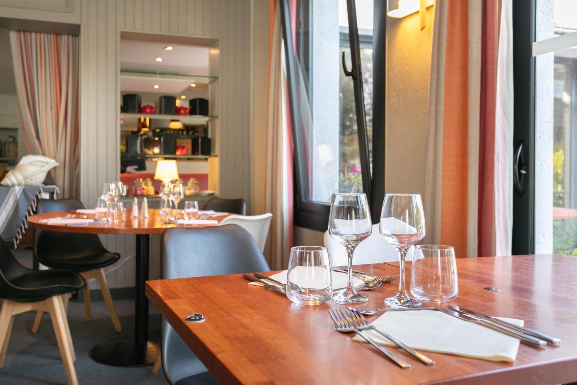 Logis, Hotel Au Chene Vert Plérin Екстериор снимка