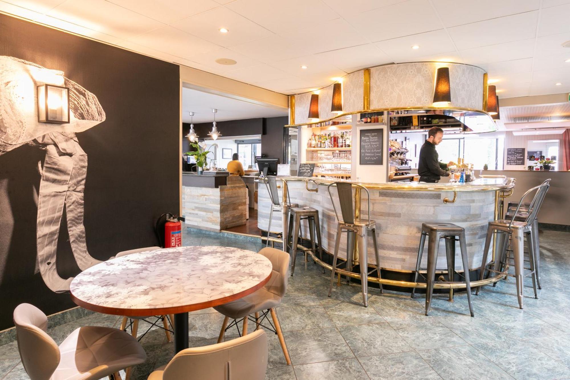 Logis, Hotel Au Chene Vert Plérin Екстериор снимка